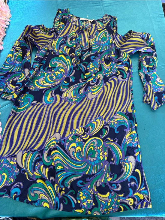 Alice + Olivia Dresses & Skirts - Alice + Olivia Navy silk  Multicolor Swirl Cold-Shoulder Long Sleeve Dress